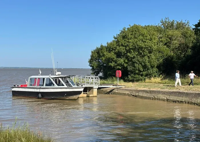 Chateau Loudenne - Ecottage Dans Le Parc - Alfred * Saint-Yzans-de-Médoc